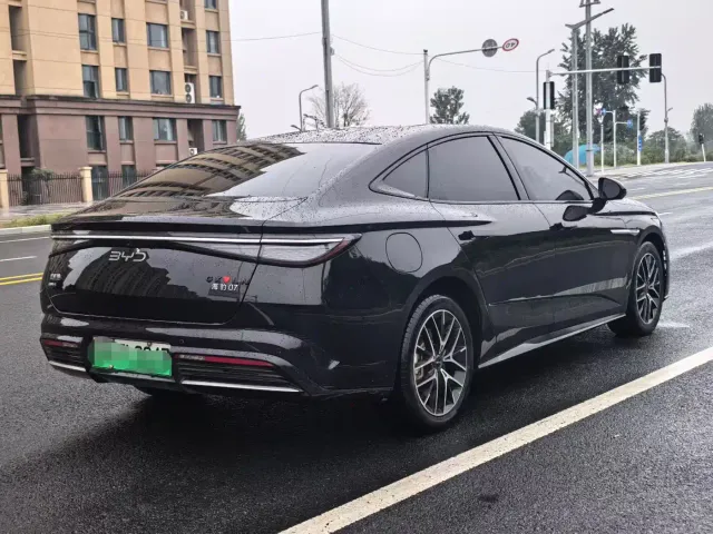 BYD Seal 07 DM-i — Фото автомобиля 9
