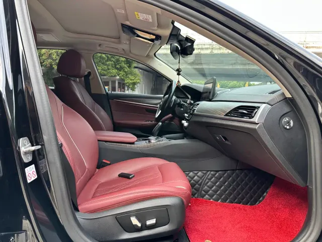 BMW 5 Series — Фото автомобиля 9