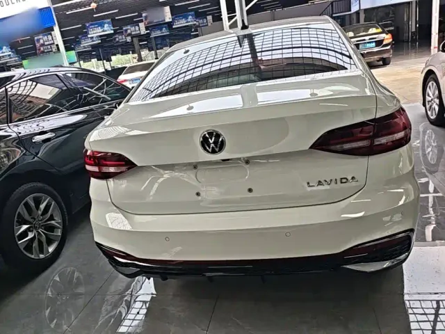 Volkswagen Lavida — Фото автомобиля 5