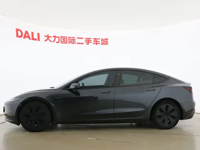 Tesla Model 3 — Фото автомобиля 4