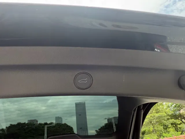 Tesla Model Y — Фото автомобиля 12