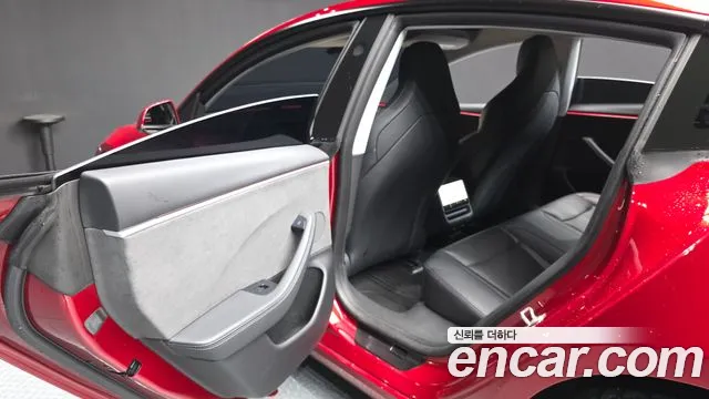 Tesla Model 3 — Фото автомобиля 26