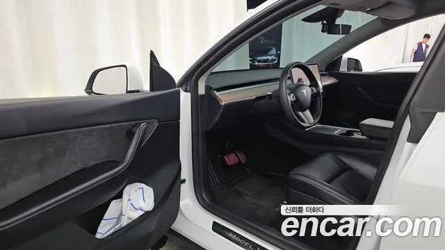 Tesla Model Y — Фото автомобиля 2
