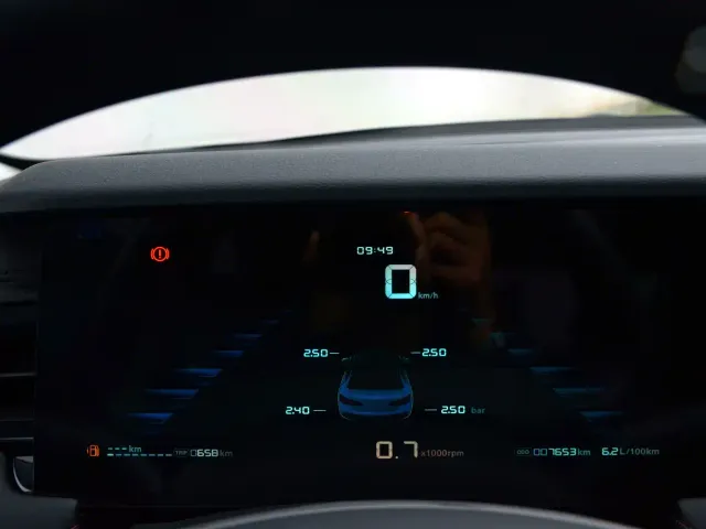 Roewe i5 — Фото автомобиля 11