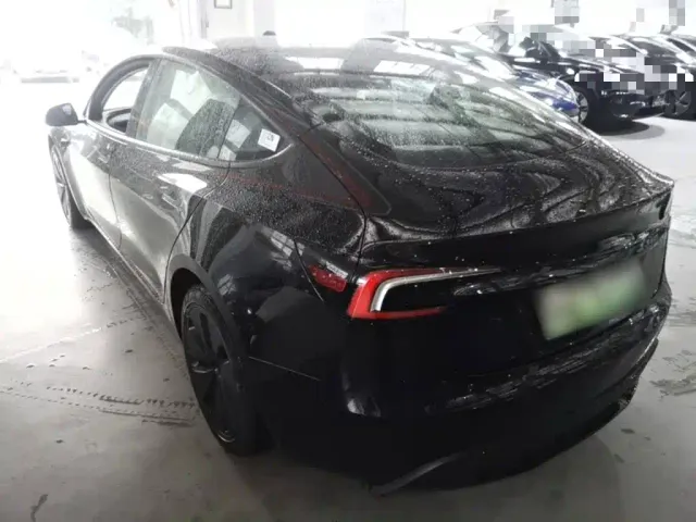 Tesla Model 3 — Фото автомобиля 4
