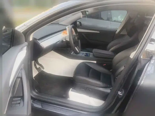 Tesla Model Y — Фото автомобиля 8
