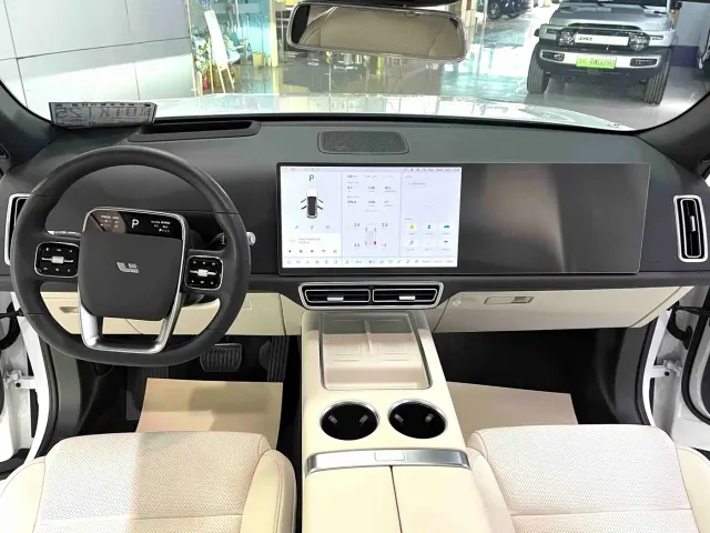 Li Auto L7 — Фото автомобиля 14