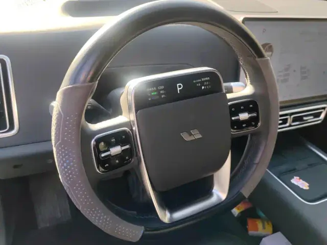 Li Auto L7 — Фото автомобиля 15