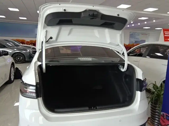 Volkswagen Lavida — Фото автомобиля 18