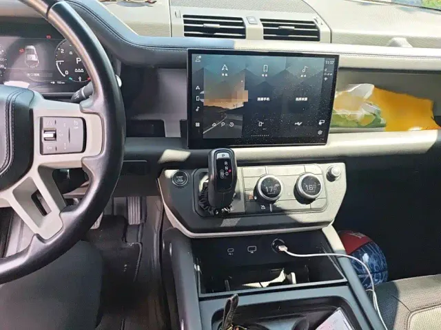 Land Rover Defender — Фото автомобиля 5