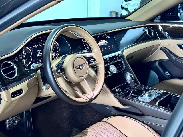 Bentley Flying Spur — Фото автомобиля 18