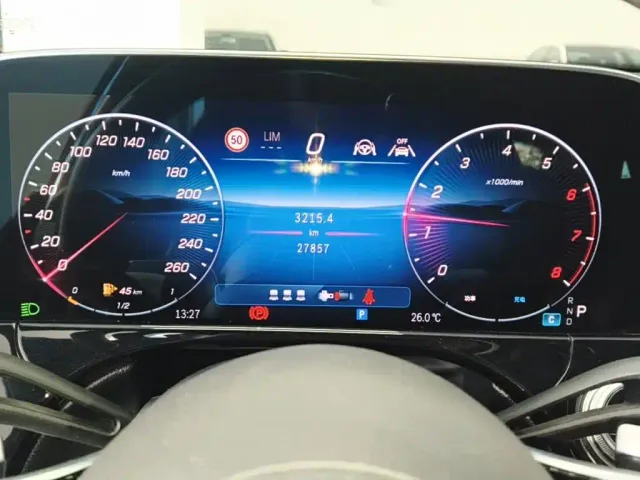 Mercedes-Benz E-Class — Фото автомобиля 11