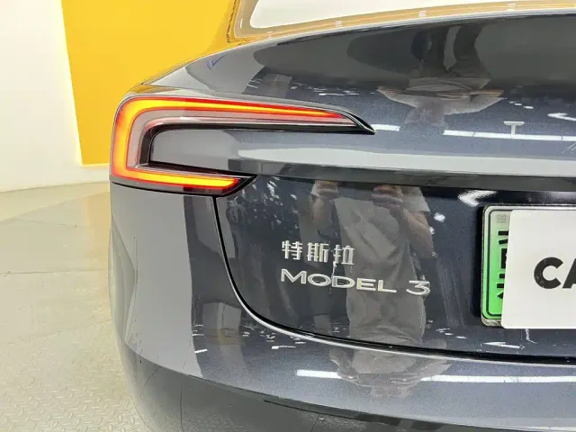 Tesla Model 3 — Фото автомобиля 9