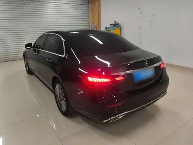 Mercedes-Benz E-Class — Фото автомобиля 23