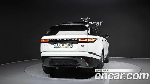 Land Rover Range Rover Velar Range Rover Velar 2.0 P250 R-Dynamic SE — Фото автомобиля 4