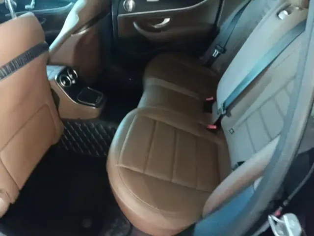 Mercedes-Benz E-Class — Фото автомобиля 16