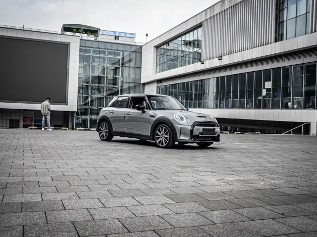 MINI Hatch — Фото автомобиля 2
