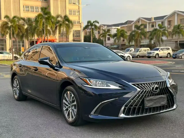Lexus ES — Фото автомобиля 3