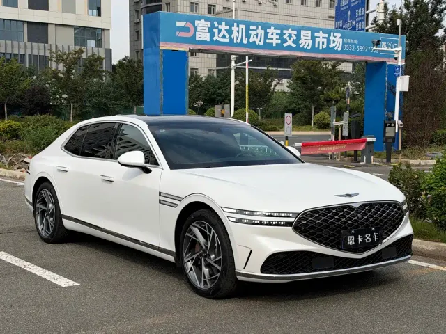 Genesis G90 — Фото автомобиля 3