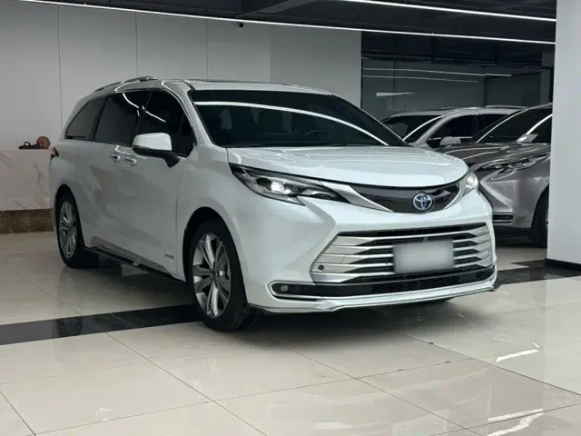 Toyota Sienna — Фото автомобиля 16