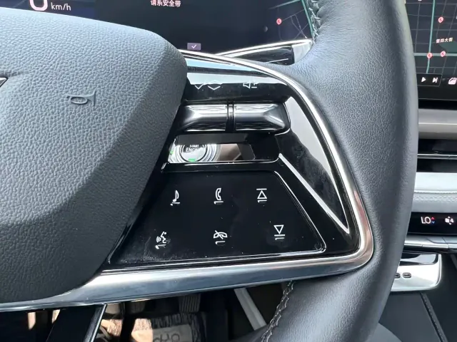 Cadillac Cadillac GT4 2023 25T Premium Edition — Фото автомобиля 5
