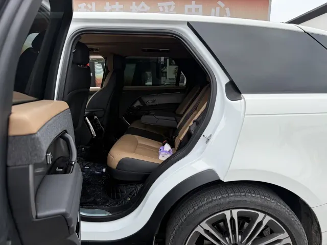 Land Rover Range Rover Sport — Фото автомобиля 9