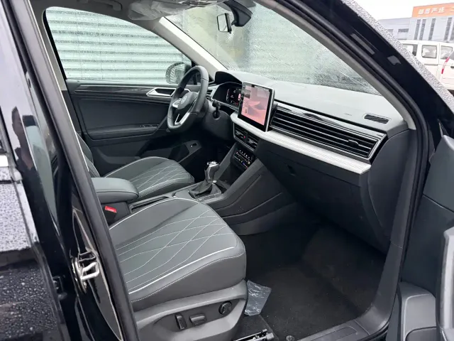 Volkswagen Tiguan L — Фото автомобиля 7