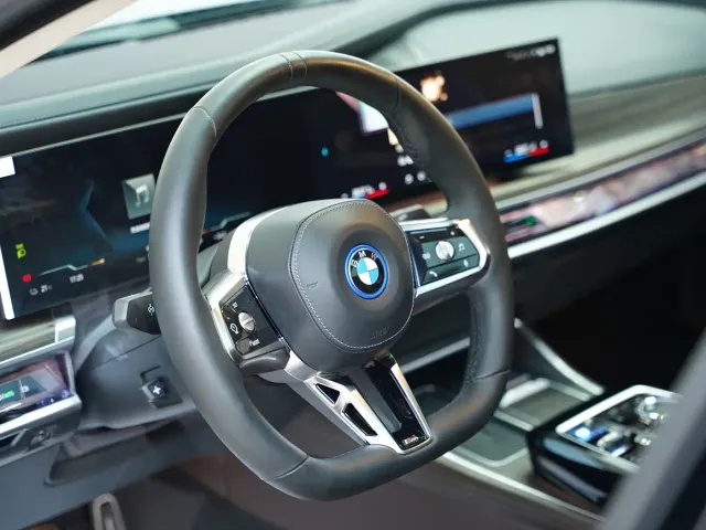 BMW BMW i7 2023 eDrive50L Leading M Sport Package — Фото автомобиля 12