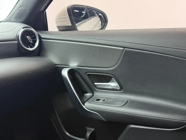 Mercedes-Benz A-Class — Фото автомобиля 11