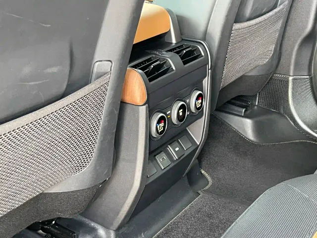Land Rover Defender — Фото автомобиля 21