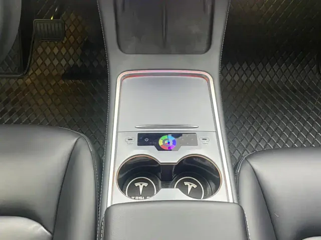 Tesla Model Y — Фото автомобиля 21