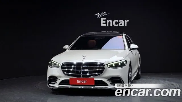 Фотография автомобиля — Mercedes-Benz S-Class