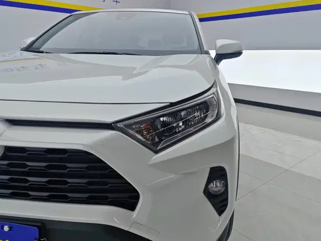 Toyota RAV4 — Фото автомобиля 5