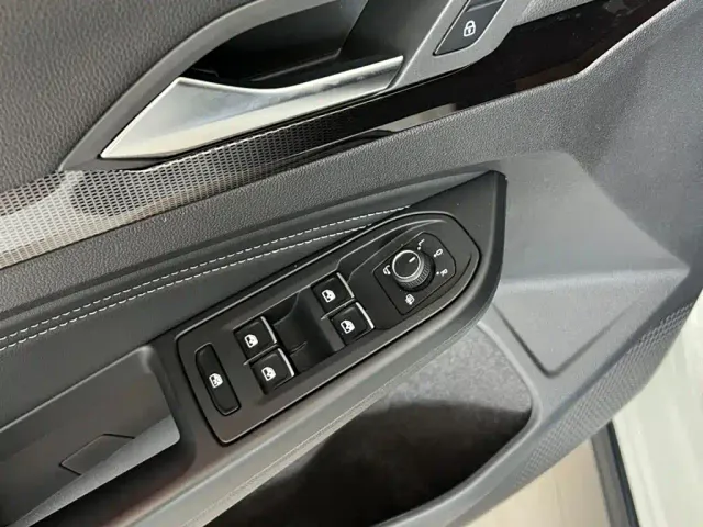 Volkswagen Golf — Фото автомобиля 7
