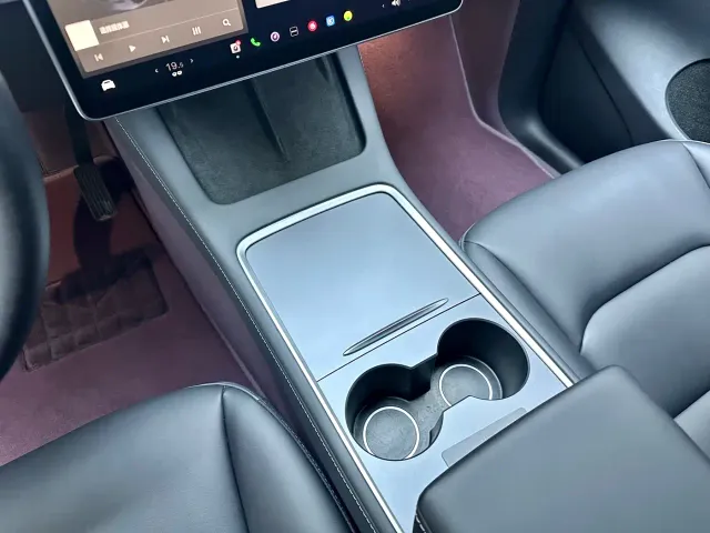 Tesla Model Y — Фото автомобиля 17