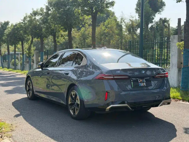 BMW i5 — Фото автомобиля 6