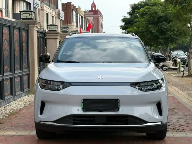Leapmotor C11 — Фото автомобиля 2