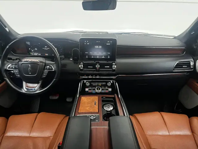 Lincoln Navigator — Фото автомобиля 19