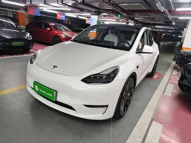 Фотография автомобиля — Tesla Model Y