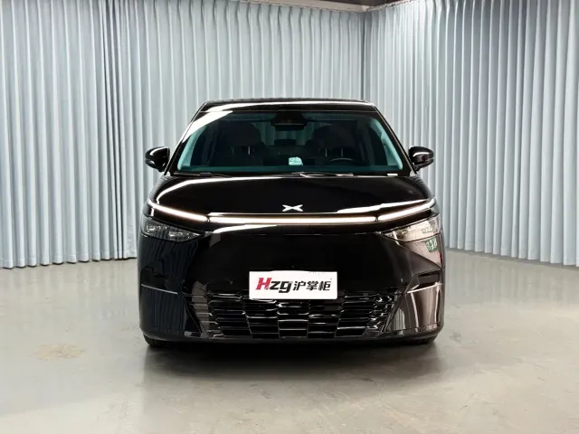 Xpeng X9 — Фото автомобиля 3