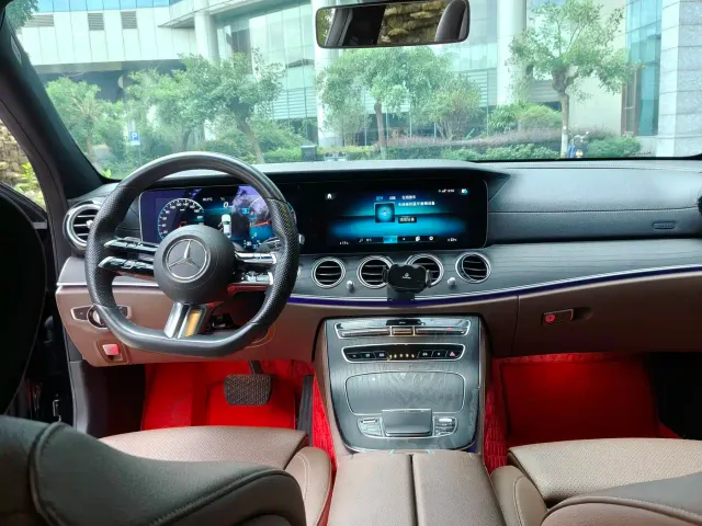 Mercedes-Benz E-Class — Фото автомобиля 11