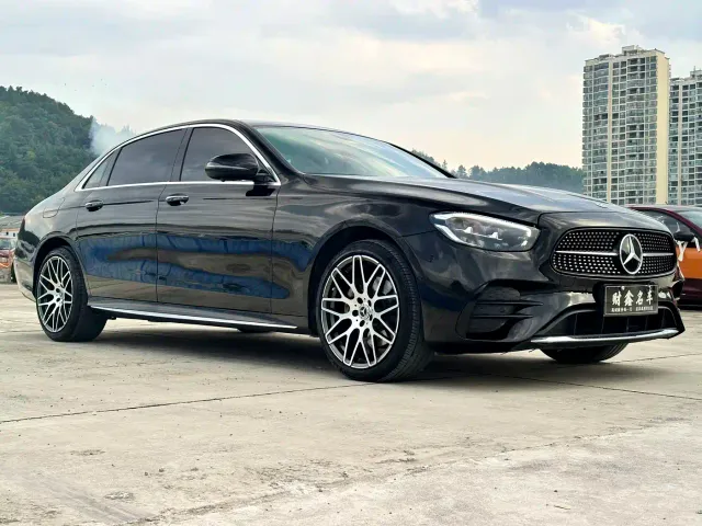 Mercedes-Benz E-Class — Фото автомобиля 3
