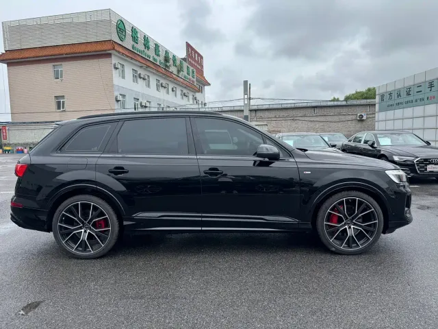 Audi Q7 — Фото автомобиля 4