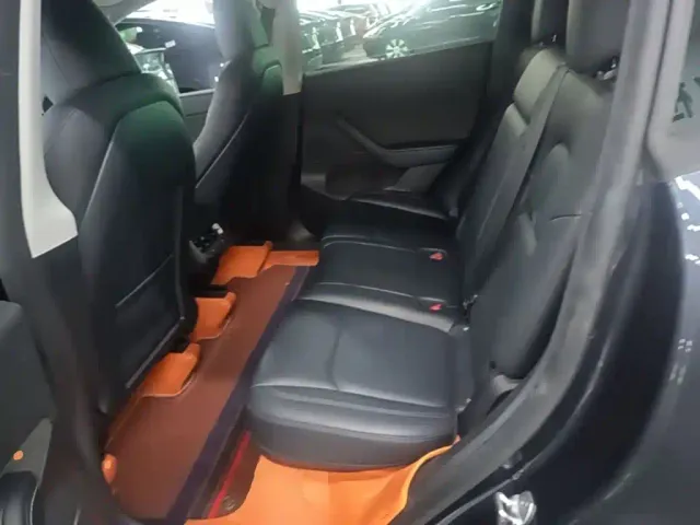 Tesla Model Y — Фото автомобиля 16