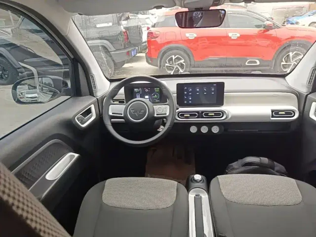 Wuling Hongguang Mini EV — Фото автомобиля 10
