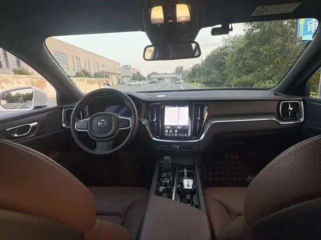 Volvo S60 — Фото автомобиля 5