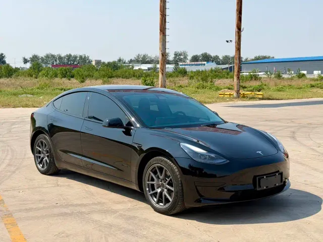 Tesla Model 3 — Фото автомобиля 3
