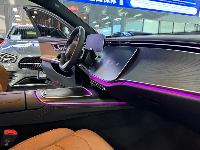 Mercedes-Benz E-Class — Фото автомобиля 12