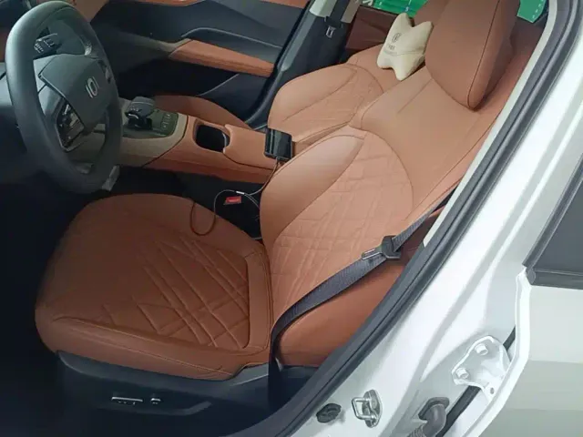 Changan Qiyuan A05 — Фото автомобиля 14