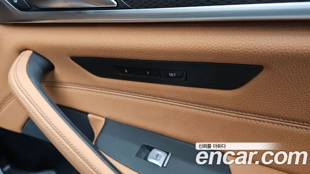 BMW 5-Series — Фото автомобиля 26